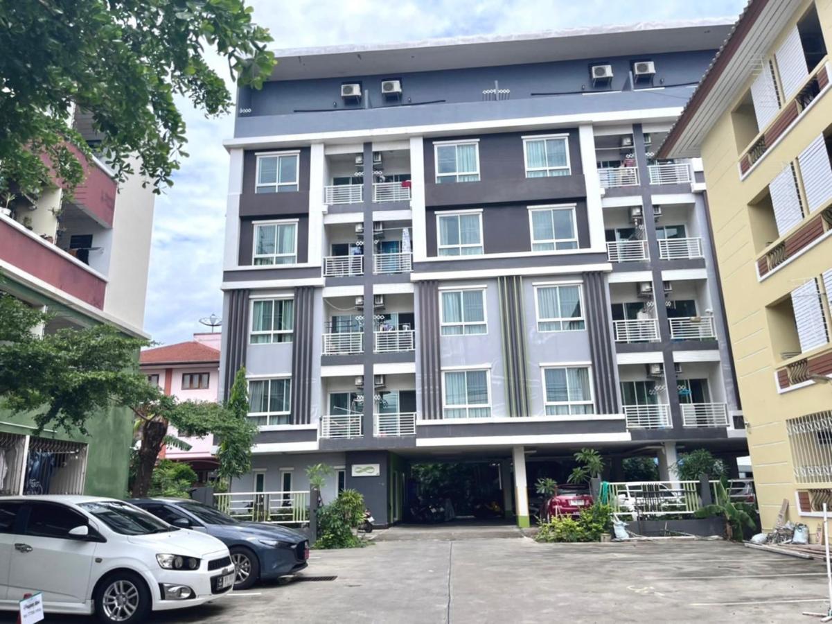 8 Residence Bangkok Exterior photo