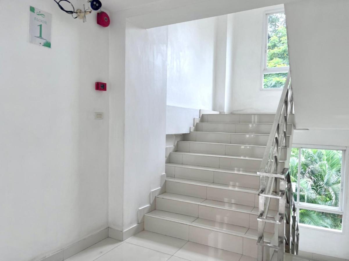 8 Residence Bangkok Exterior photo