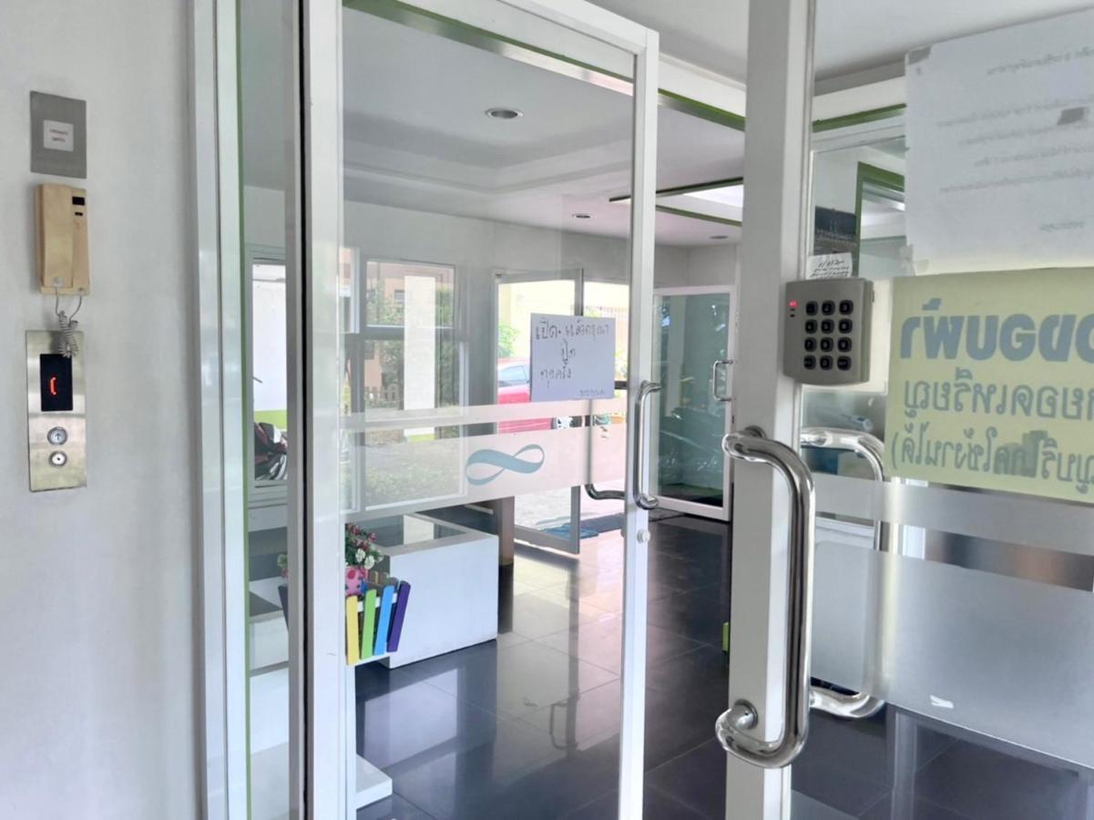 8 Residence Bangkok Exterior photo